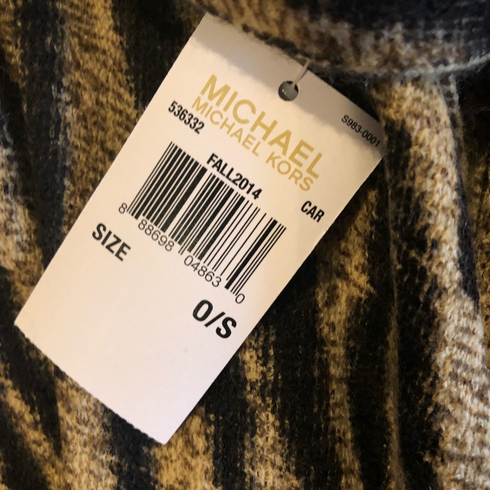 Michael Kors Infinity Scarf - Picture 3 of 5